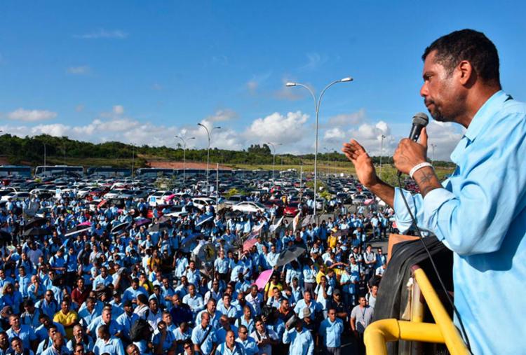 De acordo com o presidente do Sindicato dos Metalúrgicos de Camaçari, Júlio Bonfim, a assembleia foi realizada como um processo legal para indicação de uma greve De acordo com o presidente do Sindicato dos Metalúrgicos de Camaçari, Júlio Bonfim, a assembleia foi realizada como um processo legal para indicação de uma greve